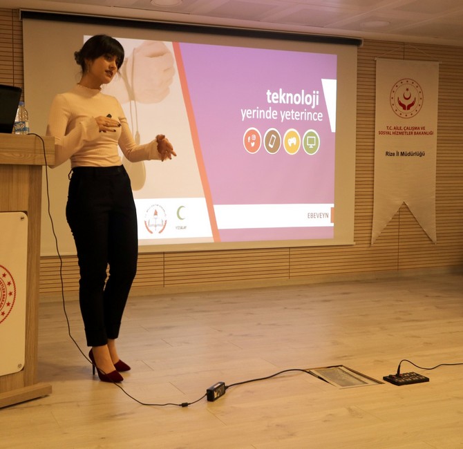 rize-il-saglik-mudurlugu-onculugunde-ilde-cocuk-ve-genclere-yonelik-hizmet-veren-meslek-gruplarina-yonelik-egitim-programlari-ara-vermeden-devam-ediyo-(9).jpg