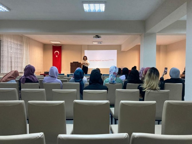 rize-il-saglik-mudurlugu-tarafindan-kyk-yurtlarinda-kalan-ogrencilere-gencligin-ruh-sagligini-korumak-ve-iyilik-halini-guclendirmek-icin-psikolojik-dayaniklilik-ve-kendime-iyi-bak-soylesi-programlari-5.jpg