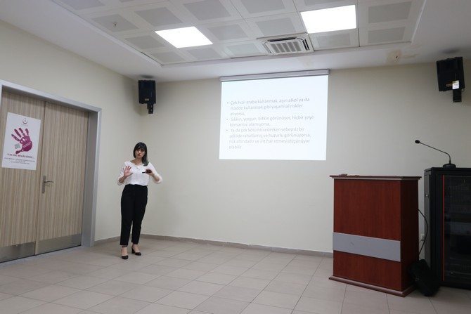 rize-il-saglik-mudurlugu-tarafindan-saglik-personellerine-ve-vatandaslara-“intihari-onleme”-egitimi-ve-farkindalik-calismasi-yapildi-(2).jpg