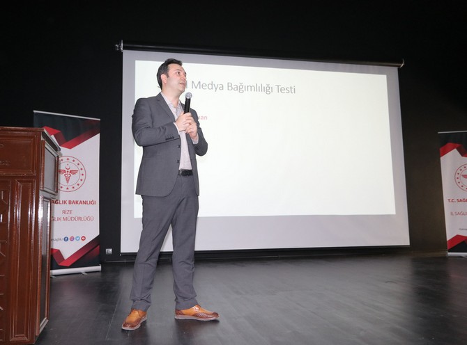 rize-il-saglik-mudurlugu-ve-recep-tayyip-erdogan-universitesi-koordinasyonuyla-genclik-ve-sosyal-medya-konulu-soylesi-duzenlendi-5.jpg