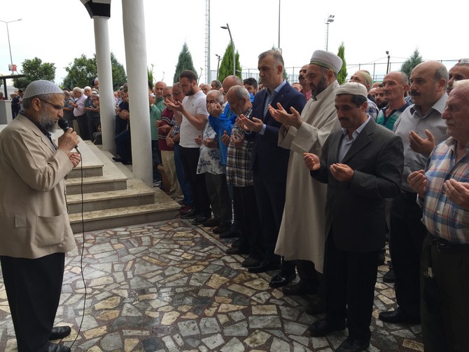 rize-il-saglik-muduru-dr.-mustafa-tepe’nin-dedesi-mehmet-bilginin-cenazesi-(11).jpg