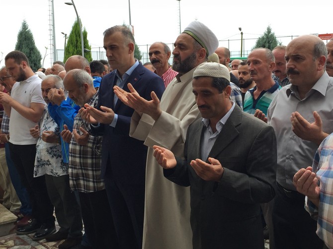 rize-il-saglik-muduru-dr.-mustafa-tepe’nin-dedesi-mehmet-bilginin-cenazesi-(12).jpg