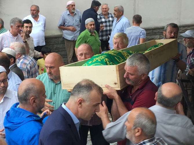 rize-il-saglik-muduru-dr.-mustafa-tepe’nin-dedesi-mehmet-bilginin-cenazesi-(16).jpg
