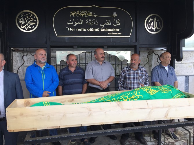 rize-il-saglik-muduru-dr.-mustafa-tepe’nin-dedesi-mehmet-bilginin-cenazesi-(2).jpg