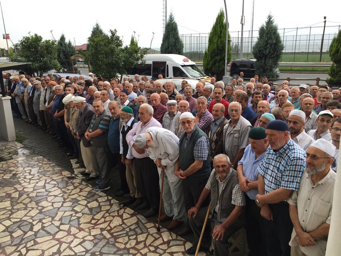 rize-il-saglik-muduru-dr.-mustafa-tepe’nin-dedesi-mehmet-bilginin-cenazesi-(7).jpg