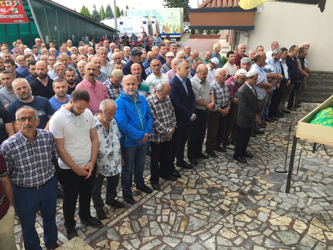 rize-il-saglik-muduru-dr.-mustafa-tepe’nin-dedesi-mehmet-bilginin-cenazesi-(9).jpg
