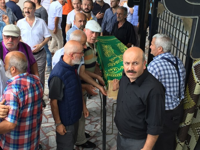 rize-il-saglik-muduru-dr.-mustafa-tepe’nin-vefat-eden-anneannesi-naciye-bilgi,-gundogdu’da-ebediyete-ugurlandi-(11).jpg