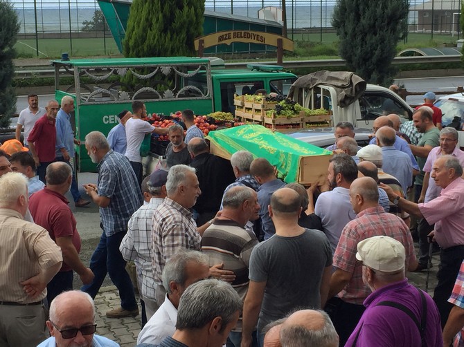 rize-il-saglik-muduru-dr.-mustafa-tepe’nin-vefat-eden-anneannesi-naciye-bilgi,-gundogdu’da-ebediyete-ugurlandi-(13).jpg