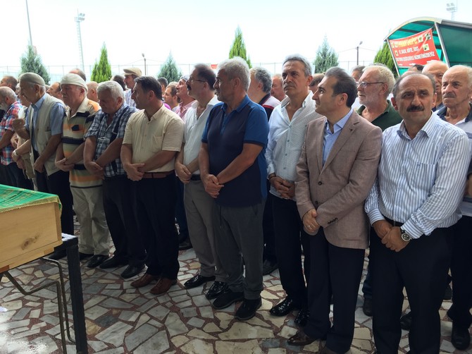 rize-il-saglik-muduru-dr.-mustafa-tepe’nin-vefat-eden-anneannesi-naciye-bilgi,-gundogdu’da-ebediyete-ugurlandi-(3).jpg