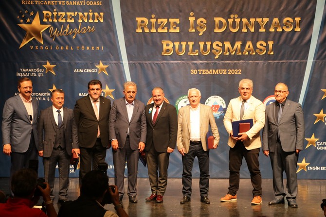 rize-is-dunyasi-bulusmasi-ve-rizenin-yildizlari-vergi-odul-toreni-18.jpg