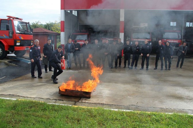 rize-itfaiyesi-kurumlara-yangin-egitimi-veriyor-(12).jpg