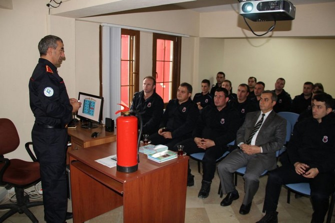 rize-itfaiyesi-kurumlara-yangin-egitimi-veriyor-(2).jpg