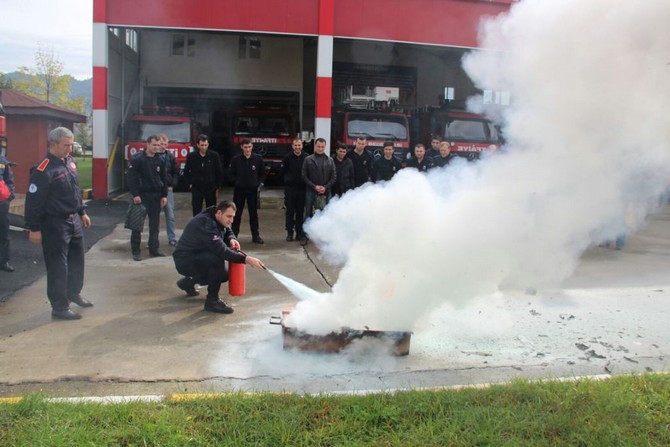 rize-itfaiyesi-kurumlara-yangin-egitimi-veriyor-(9).jpg