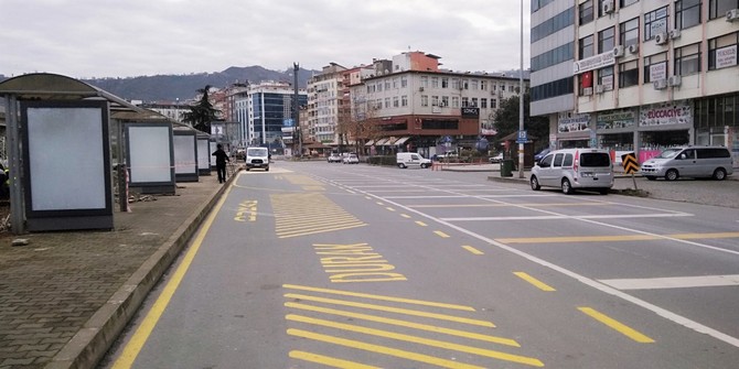 rize-kent-merkezinde-yapilacak-kentsel-donusum-nedeniyle-toplu-tasima-merkezi-sahil-dolgu-alanina-tasindi.-rize-belediyesi,-menderes-bulvari-guzergahi-uzerine-cep-duraklar-yerlestirdi-(2).jpg