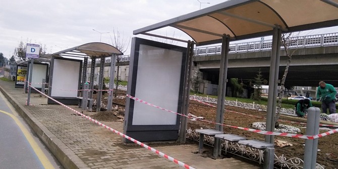 rize-kent-merkezinde-yapilacak-kentsel-donusum-nedeniyle-toplu-tasima-merkezi-sahil-dolgu-alanina-tasindi.-rize-belediyesi,-menderes-bulvari-guzergahi-uzerine-cep-duraklar-yerlestirdi-(3).jpg