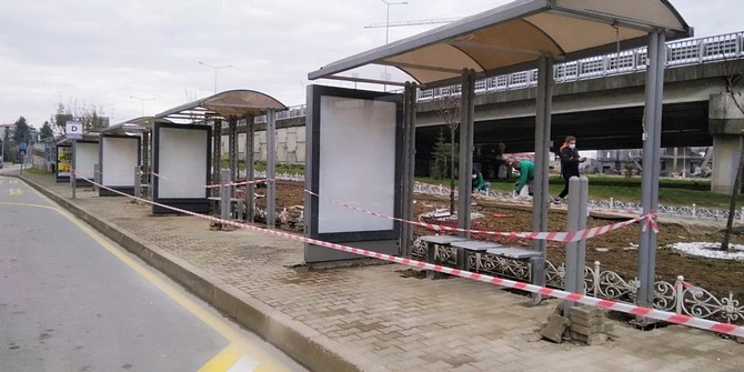rize-kent-merkezinde-yapilacak-kentsel-donusum-nedeniyle-toplu-tasima-merkezi-sahil-dolgu-alanina-tasindi.-rize-belediyesi,-menderes-bulvari-guzergahi-uzerine-cep-duraklar-yerlestirdi-(5).jpg