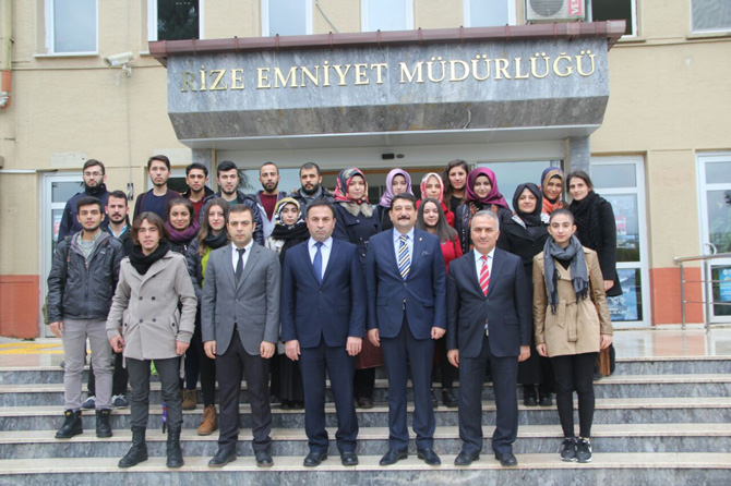 rize-kyk-yoneticileri-ve-universiteli-ogrencilerden-sadettin-aksoya-ziyaret.jpg