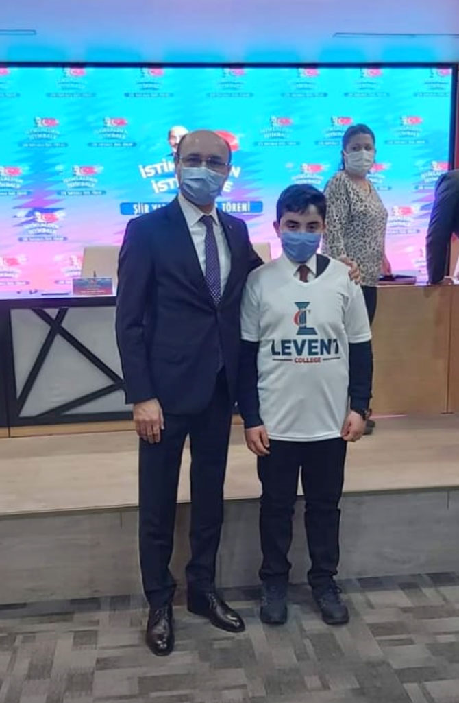 rize-levent-koleji-ogrencisi-ahmet-selim-keskin,-“istiklalden-istikbale”-siir-yarismasinda-turkiye-2.’ligini-elde-etti-(1).jpg
