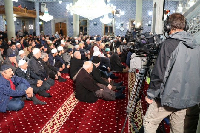 rize-merkez-sahil-camiinde-mevlit-kandili-ozel-programi-(1).jpg