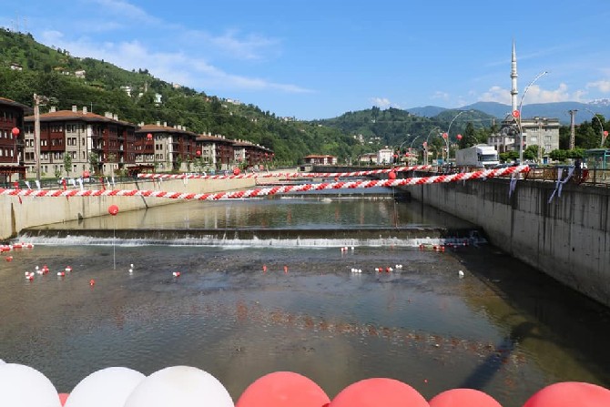 rize-merkez-ve-guneysu-ilceleri-ve-taslidere-vadisi-islahi-5.-kisim-hizmete-alma-toreni-(2).jpg