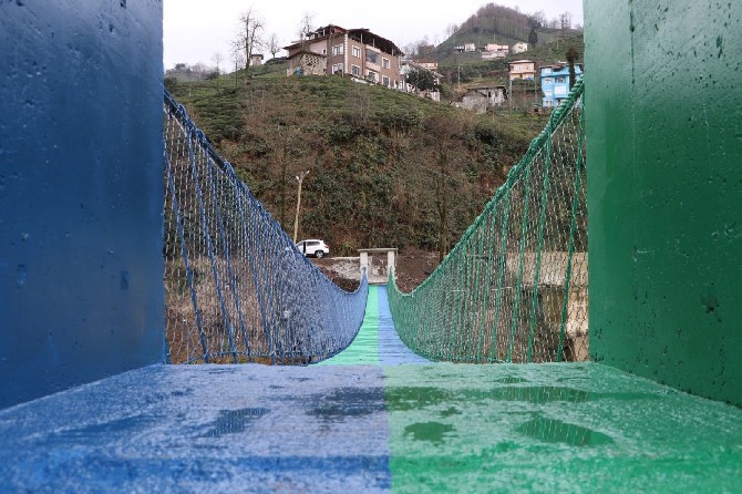 rize-merkeze-bagli-ornekkoy’de-bulunan-ve-2020-yilindaki-afette-yikilan-asma-kopru,-rize-il-ozel-idaresi-tarafindan-250-bin-tl’ye-yenilendi-(7).jpg