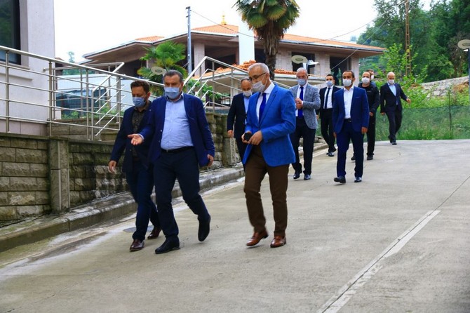 rize-milletvekilleri-ve-beraberindeki-heyet-rteuyu-ziyaret-etti-(5).jpg