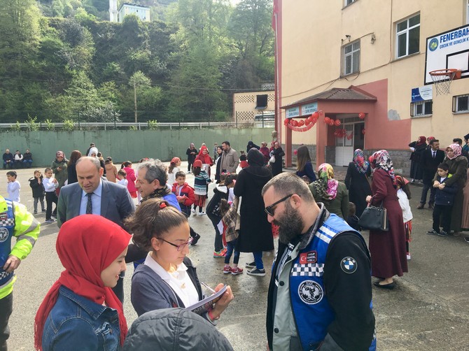 rize-motosiklet-dernegi-23-nisan-ulusal-egemenlik-ve-cocuk-bayrami-dolayisiyla-kalkandere-cayirli-ilk-ve-ortaokuluna-ziyaret-gerceklestirdi-(11).jpg