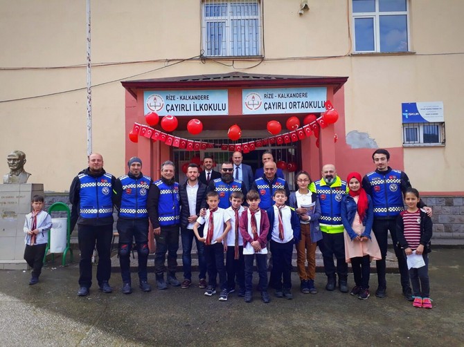 rize-motosiklet-dernegi-23-nisan-ulusal-egemenlik-ve-cocuk-bayrami-dolayisiyla-kalkandere-cayirli-ilk-ve-ortaokuluna-ziyaret-gerceklestirdi-(3).jpg