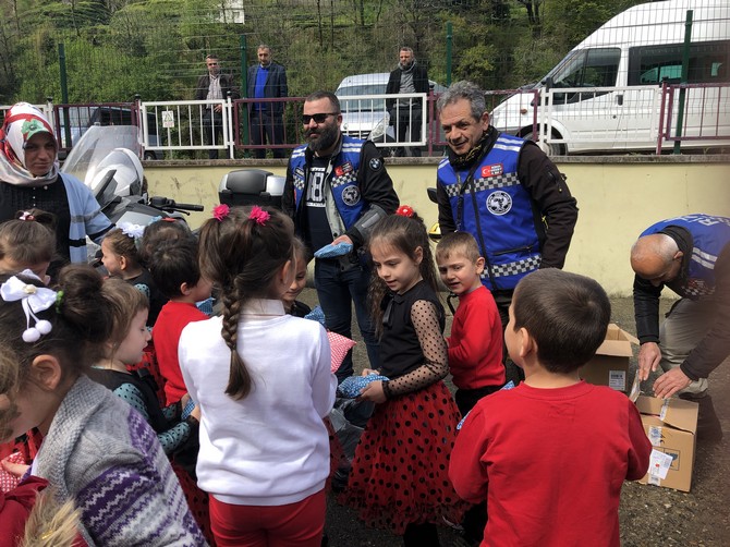 rize-motosiklet-dernegi-23-nisan-ulusal-egemenlik-ve-cocuk-bayrami-dolayisiyla-kalkandere-cayirli-ilk-ve-ortaokuluna-ziyaret-gerceklestirdi-(5).jpg