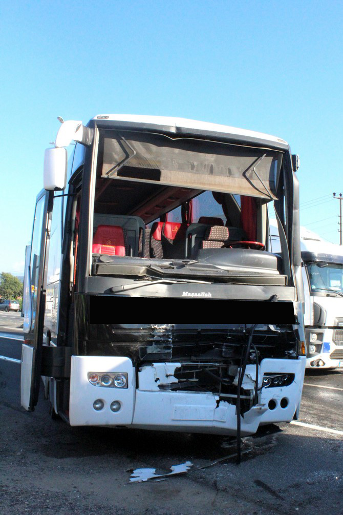 rize-otobusu-orduda-kaza-yapti-15-yarali.jpg