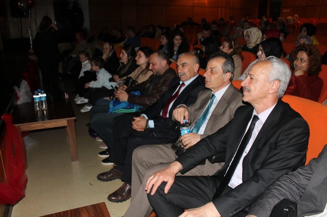rize-ozel-ilgi-okullarinda-okuma-bayrami-coskusu-(5).jpg