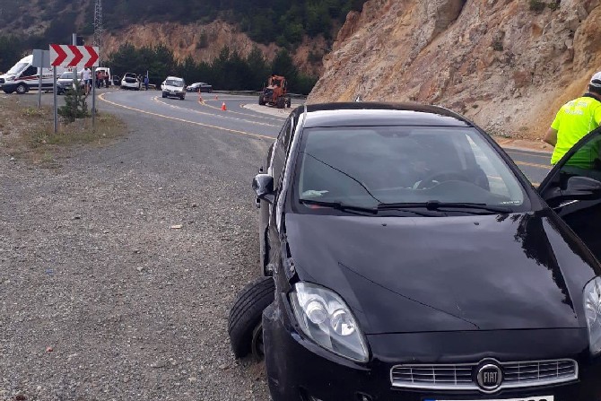 rize-plakali-aracin-da-dahil-oldugu-trafik-kazasinda-9-yarali-2.jpg