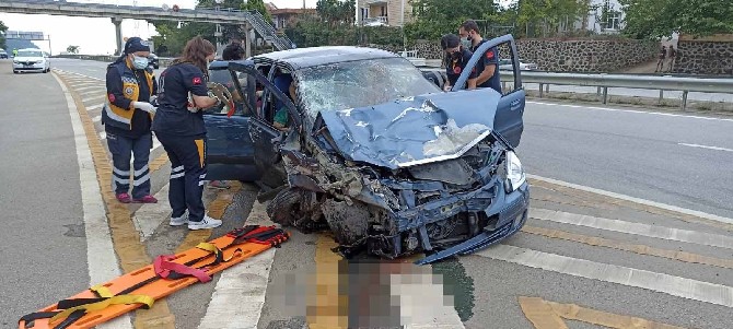 rize-plakali-aracin-trabzonda-carptigi-otomobilin-surucusu-hayatini-kaybetti-3te-yarali-1.jpg