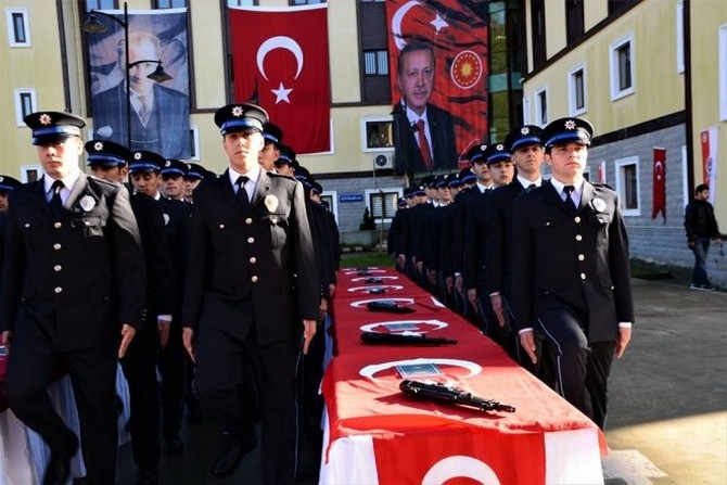 rize-polis-meslek-egitim-merkezinde-(pomem)-mezuniyet-toreni-duzenlendi-(2).jpg