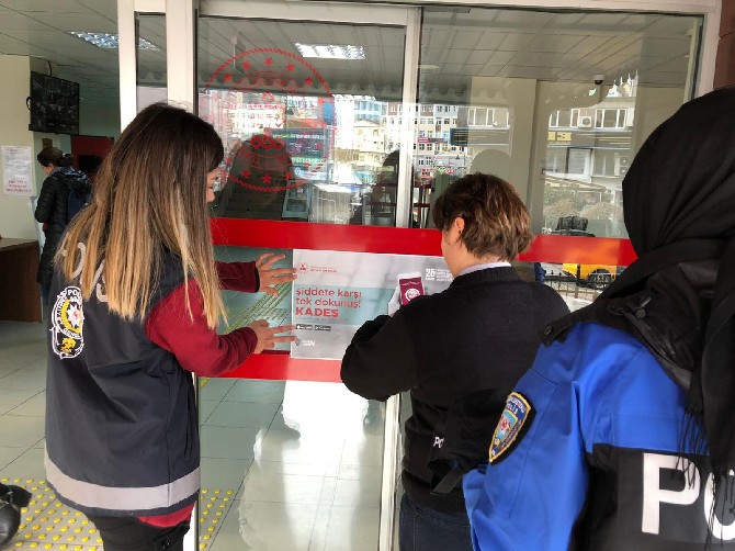 rize-polisi-kadinlari-bilgilendiriyor-(1).jpg