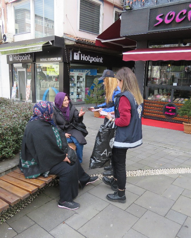 rize-polisi-kadinlari-bilgilendiriyor-(3).jpg