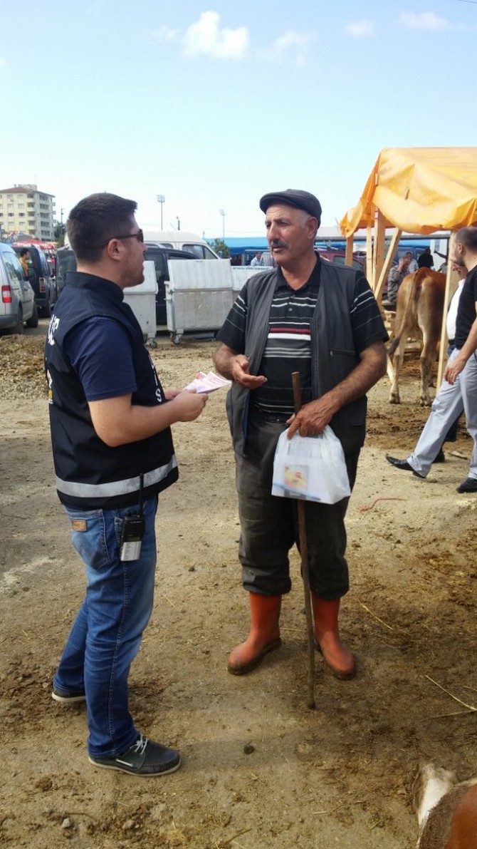 rize-polisinden-kurban-pazarinda-sahte-para-uyarisi-(1).jpg