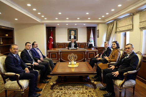 rize-serbest-muhasebeci-mali-musavirler-odasi-yonetimi-vali-ersin-yaziciyi-makaminda-ziyaret-etti-1.jpg