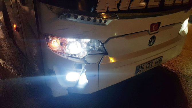rize-ses-otobusu-samsun-termede-kazaya-karisti-1.jpg