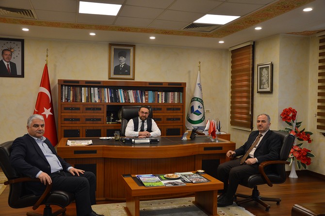 rize-ticaret-borsasi’nin-(rtb)-genisletilmis-yonetim-kurulu-toplantisi’na-ak-parti-rize-merkez-ilce-baskani-fatih-mehmet-kose-ve-ak-parti-belediye-baskan-adayi-rahmi-metin-katildi-(4).jpg