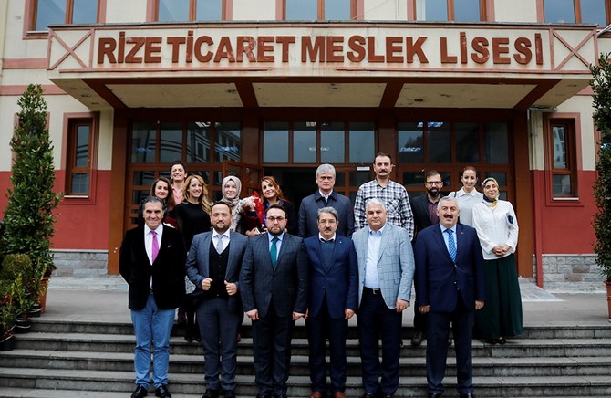 rize-ticaret-borsasi-heyeti-ogrencilere-deneyimlerini-anlatti-(3).jpg