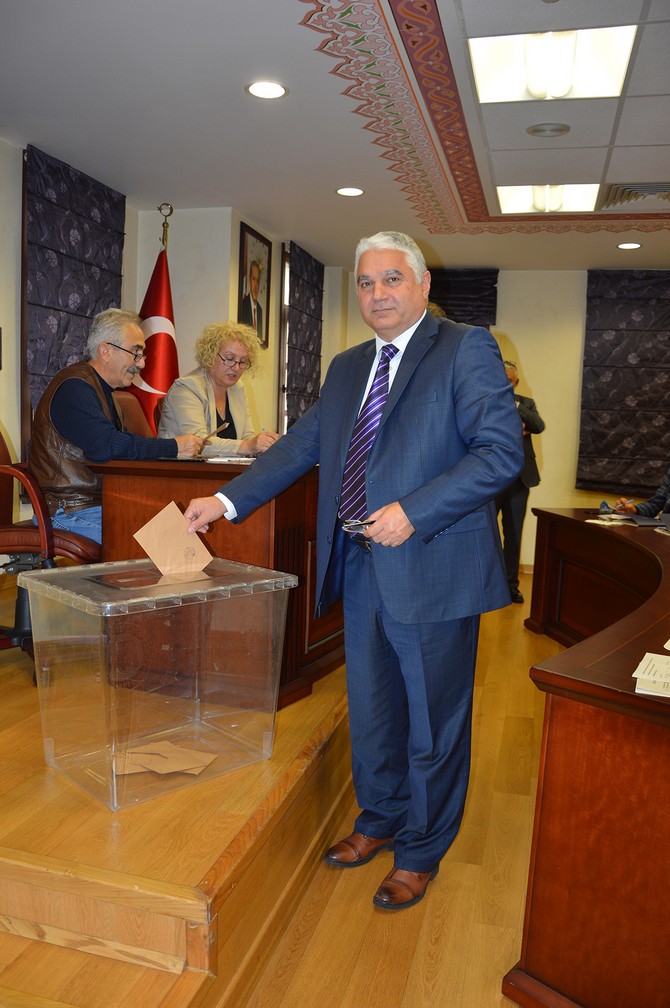 rize-ticaret-borsasi-meclis-ve-yonetim-kurulu-baskanlari-ve-uyeleri-secimi-yapildi-1.jpg