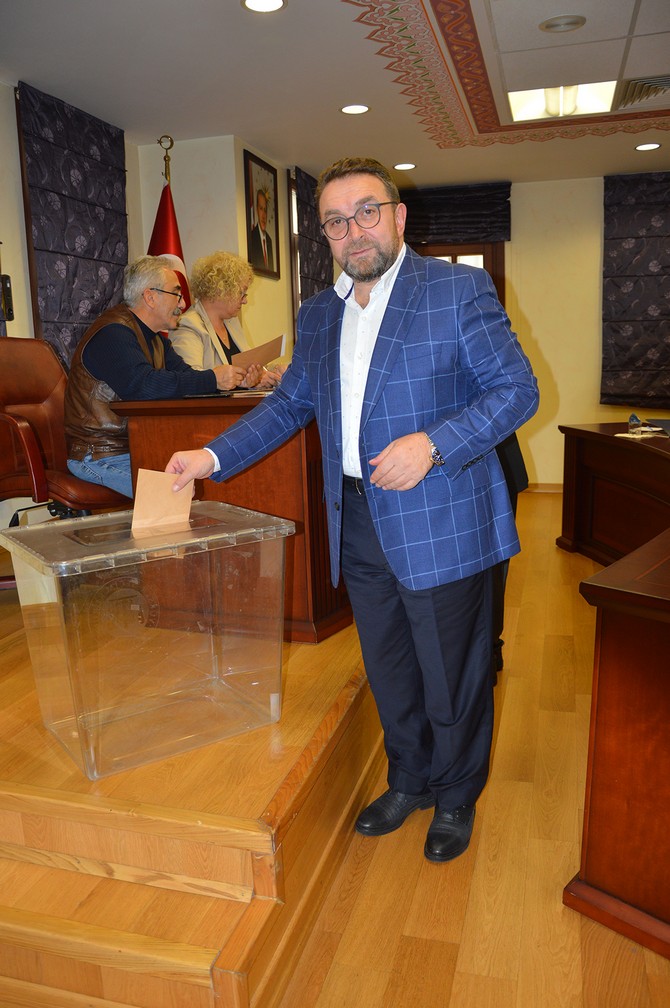 rize-ticaret-borsasi-meclis-ve-yonetim-kurulu-baskanlari-ve-uyeleri-secimi-yapildi-2.jpg