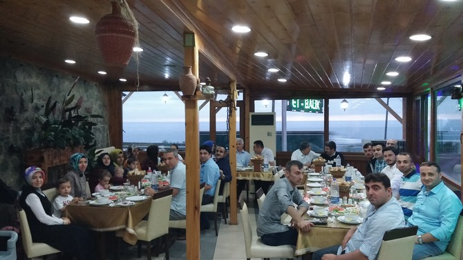 rize-ticaret-meslek-lisesi-eski-mezunlari-iftarda-bulustu-(1).jpg