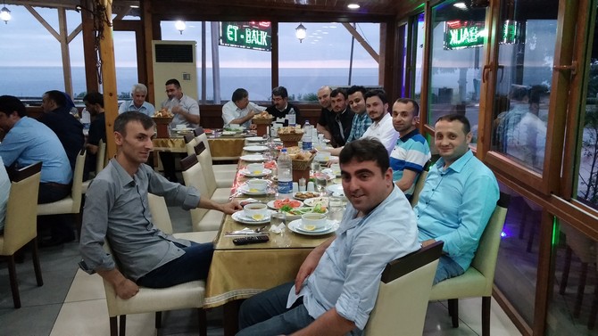 rize-ticaret-meslek-lisesi-eski-mezunlari-iftarda-bulustu-(2).jpg