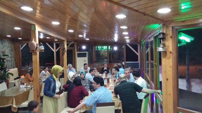 rize-ticaret-meslek-lisesi-eski-mezunlari-iftarda-bulustu-(5).jpg