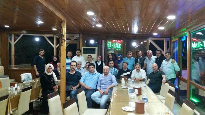 rize-ticaret-meslek-lisesi-eski-mezunlari-iftarda-bulustu-(8).jpg