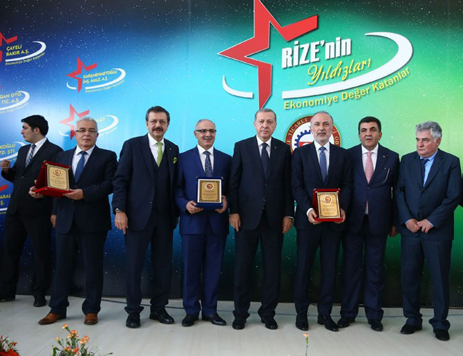 rize-ticaret-ve-sanayi-odasi-odul-toreni.jpg rize-ticaret-ve-sanayi-odasi-odul-toreni.jpg