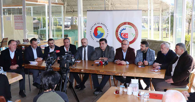 rize-ticaret-ve-sanayi-odasi-rtso-yonetim-kurulu-baskani-saban-aziz-karamehmetoglu-ve-yonetim-kurulu-uyeleri-basin-toplantisi-001.jpg