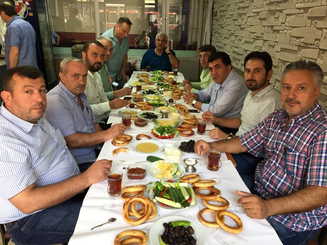 rize-ticaret-ve-sanayi-odasi-secimleri-oncesi-is-adamlari-yasar-ince,-saban-turgut-ve-ibrahim-tali,-birlik-beraberlik--kahvaltisi-verdi-(1).jpg